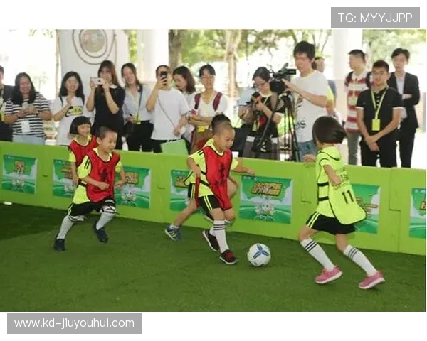 嘟嘟熊足球:探索儿童足球成长之路,培养未来的小小球星 嘟嘟熊足球:探索儿童足球成长之路,培养未来的小小球星